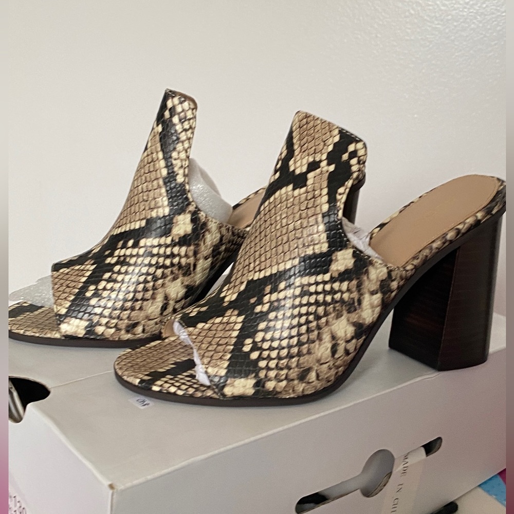 ALDO LEGOSSA LIGHT FAUX SNAKESKIN PEEP TOE BLOCK HEAL SIZE 8.5